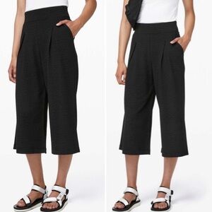 Lululemon Can You Feel The Pleat Crop Black Size 6